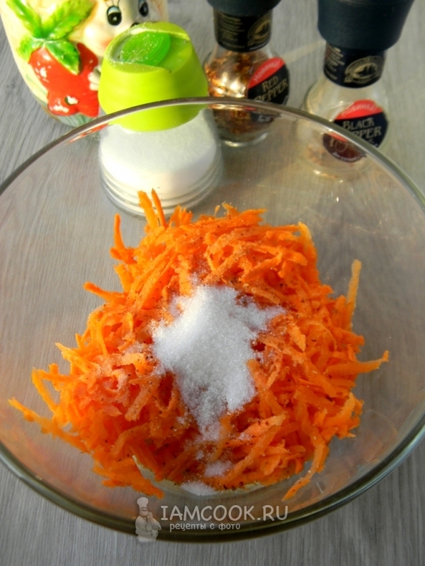 Всыпать соль, сахар и перец