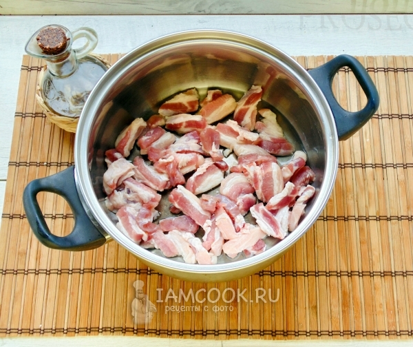 Обжарить мясо