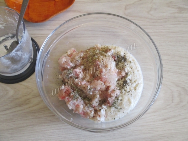 фарш с луком и хлебом