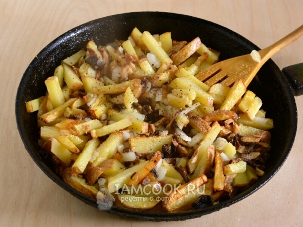 Всыпать соль и перец