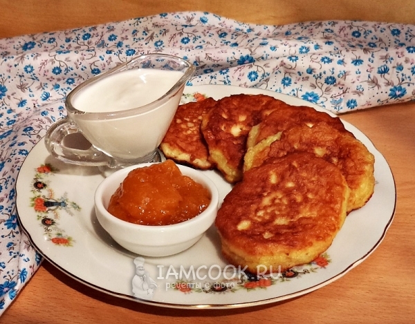 Фото оладий на молоке с яблоком