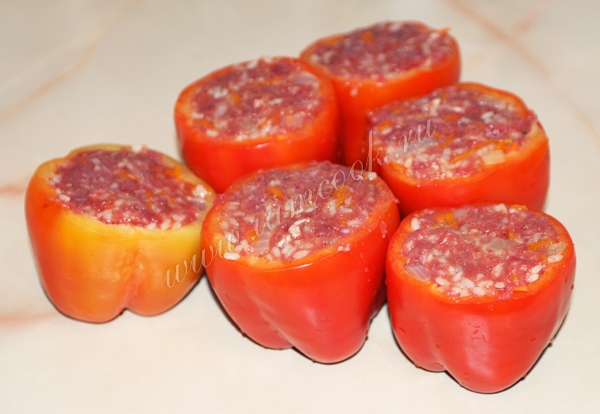 сырые перцы фаршированные мясом