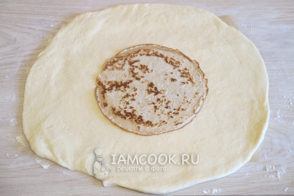 Тесто раскатанное с блином