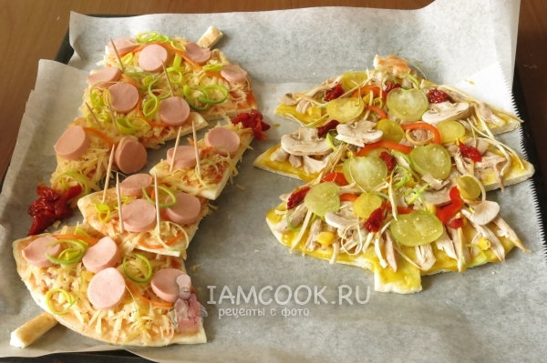 Добавить огурцы, перец и лук