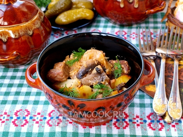 Фото жаркого с грибами в горшочках