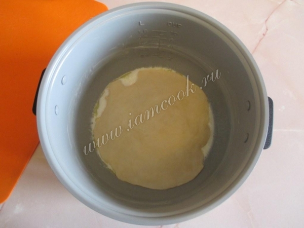 выложить тесто в мультиварку