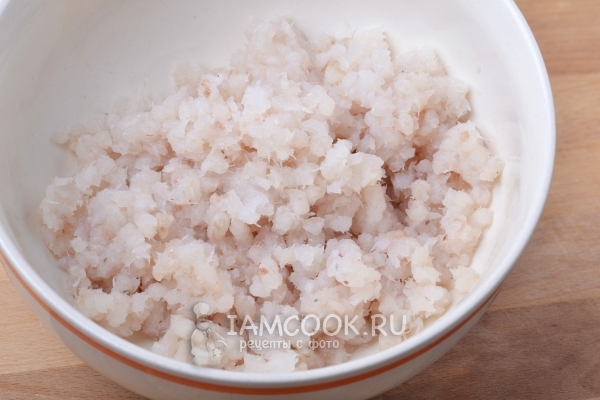 Перекрутить рыбное филе на мясорубке