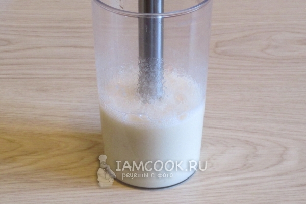 Взбить напиток блендером