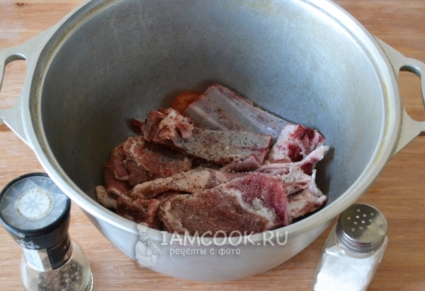 Всыпать соль и перец