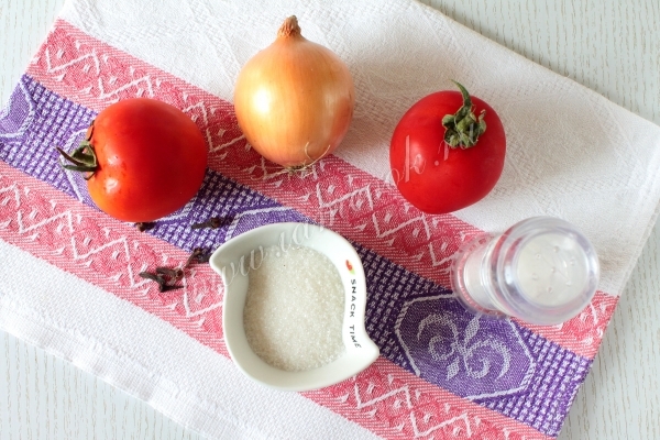 Ингредиенты для томатно-лукового соуса