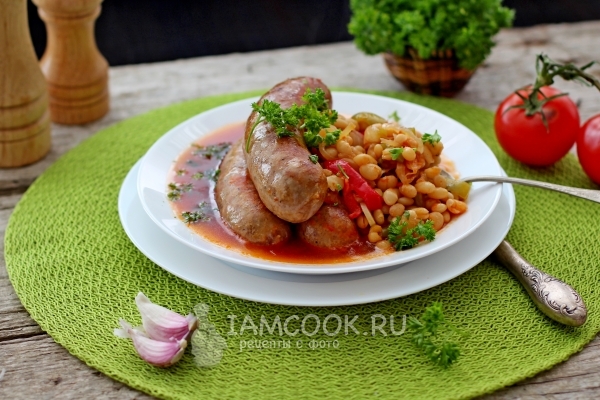 Рецепт колбасок с фасолью в томатном соусе