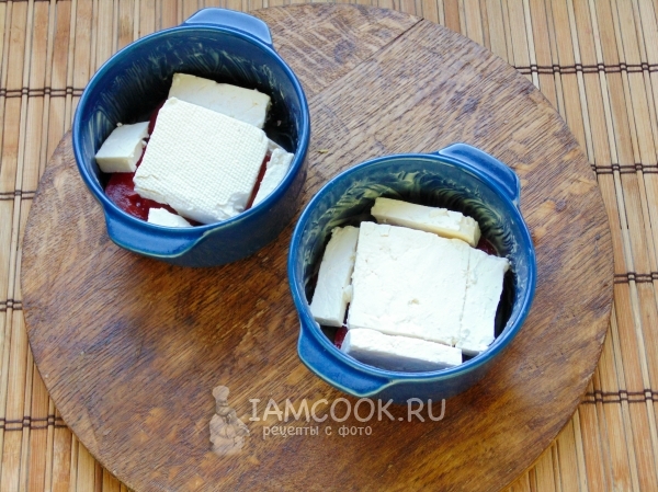 Положить сыр