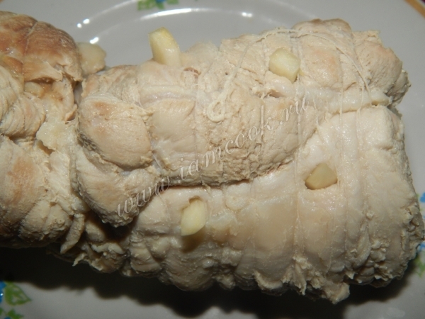Нашпиговать мясо чесноком