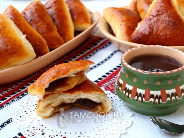 Готовые пирожки с повидлом