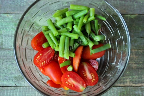 Помидоры с зеленой фасолью