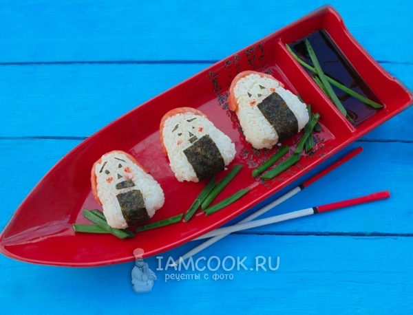 Фото онигири или японских рисовых шариков