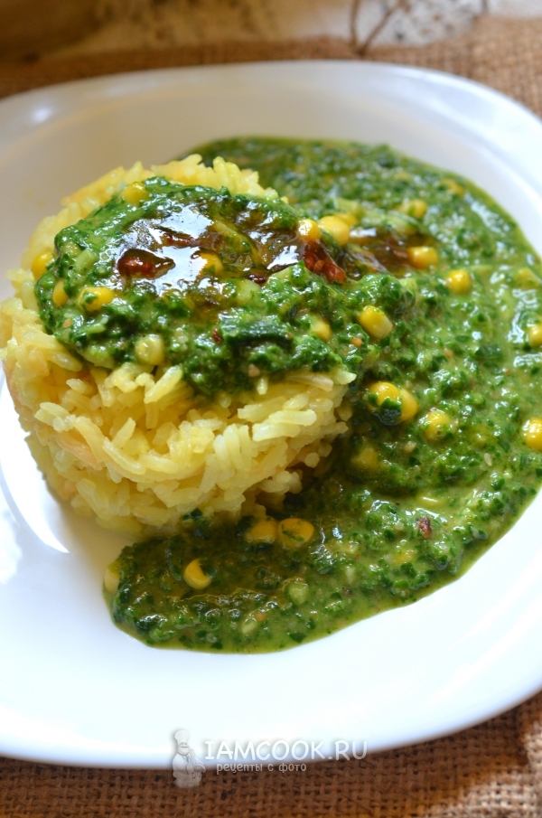 Рис под шпинатным соусом с арахисово-кунжутной пастой