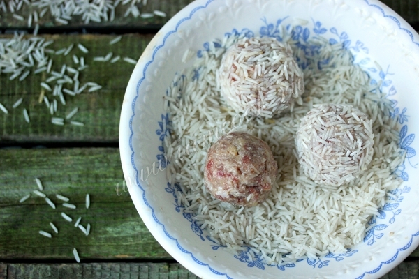 Лепим ежики из фарша