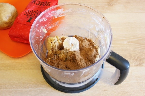 Готовим шоколадное тесто для печений