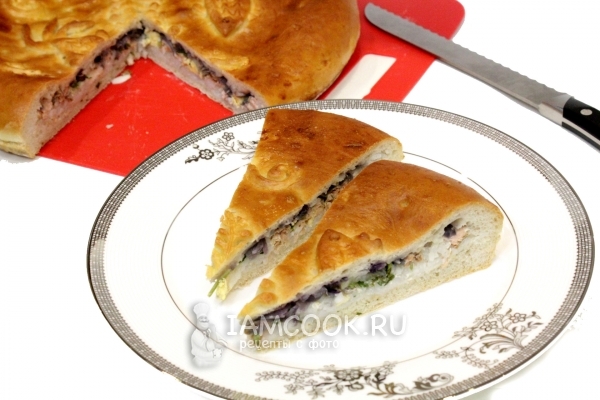 Порции рыбного пирога с рисом