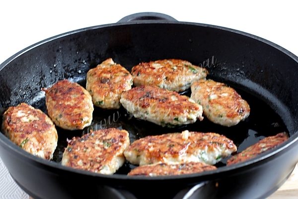 Обжарка котлет на сковороде