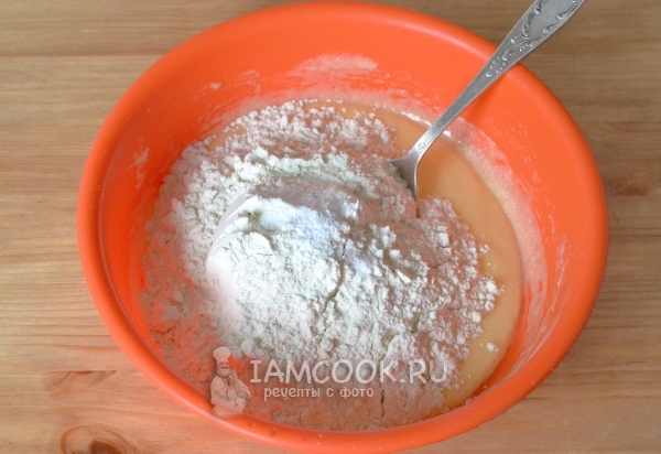 Всыпать муку