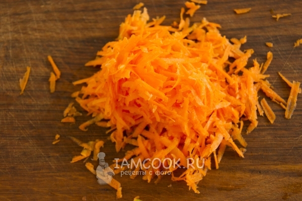 Натереть морковь
