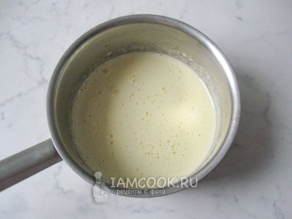 Взбить яйцо с сахаром