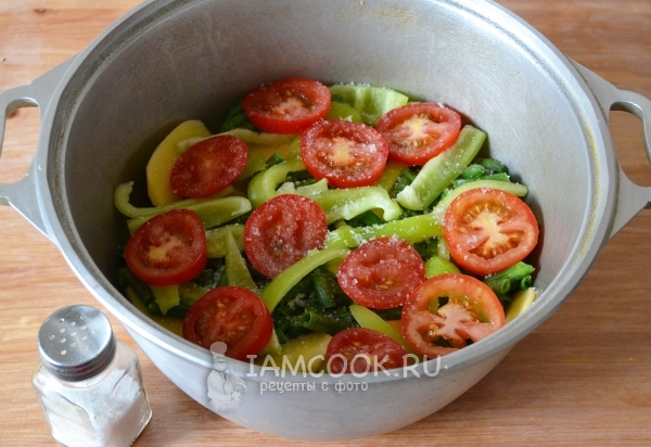 Посолить овощи