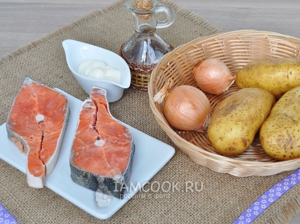 Ингредиенты для кеты с картофелем в мультиварке