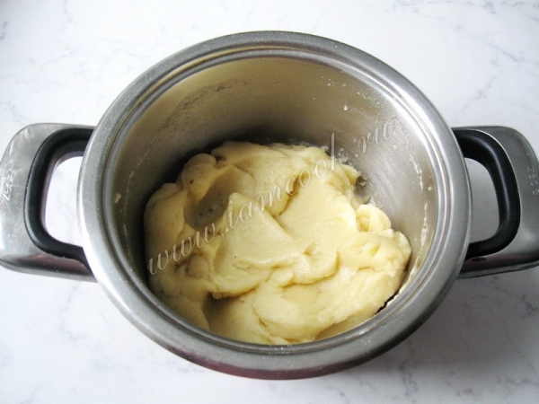 Добавить муку