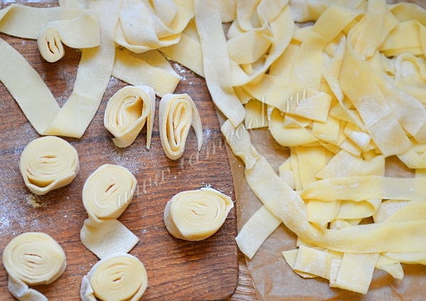 Готовим лапшу для лагмана