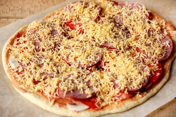 Посыпать сыром