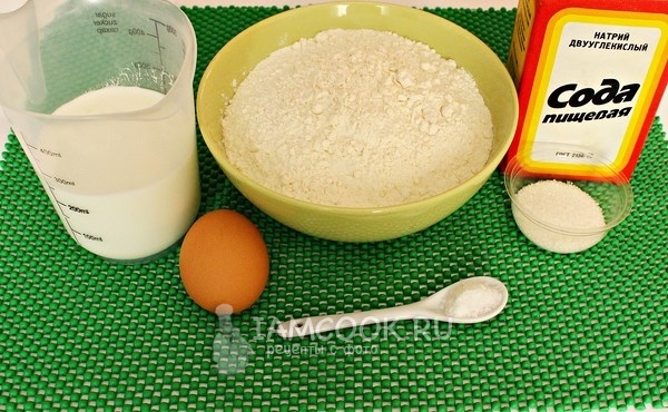 Ингредиенты для пышных оладушек на кефире