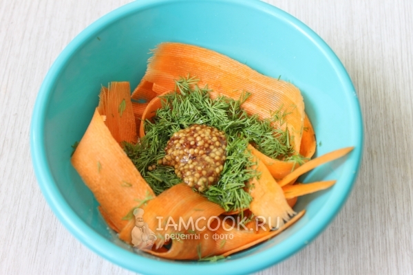 Положить горчицу, масло и соевый соус