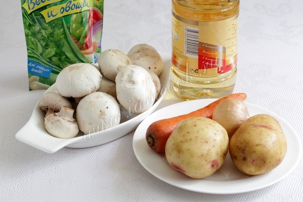 Ингредиенты для грибного супа из шампиньонов