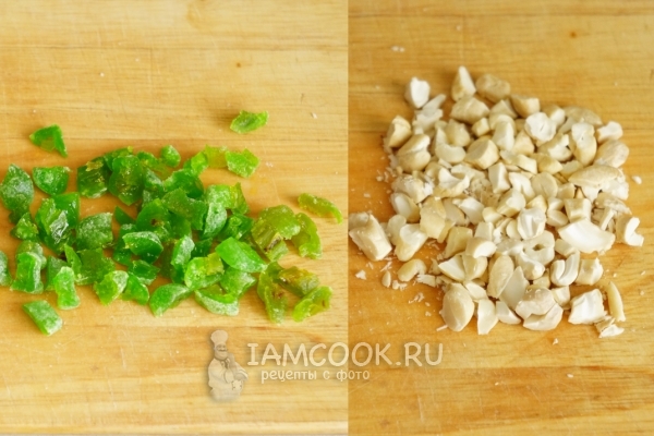 Порезать орехи и цукаты
