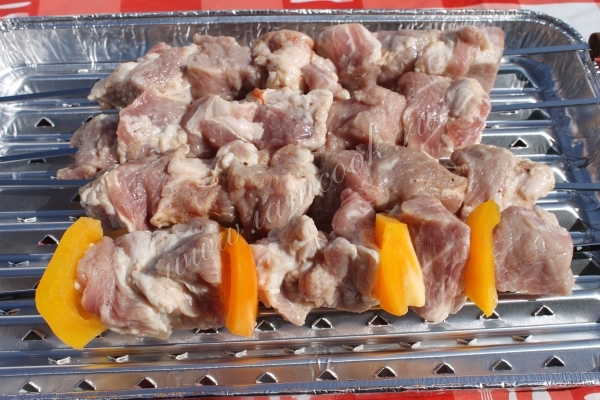 Шашлык на шампурах