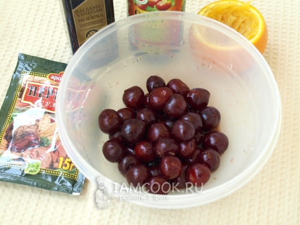 Залить черешню маринадом