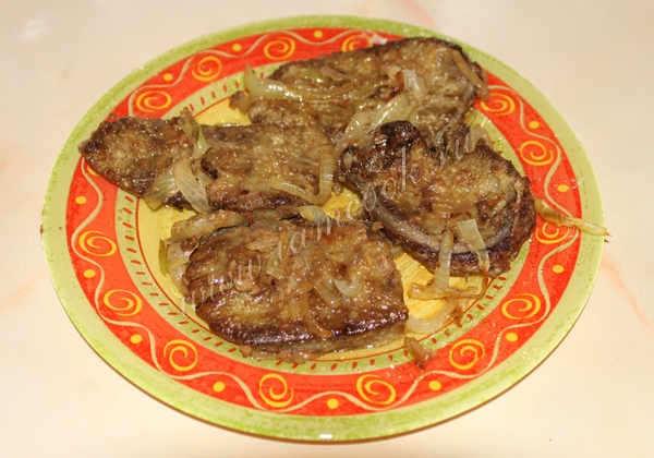 Говяжья печень жареная с луком, фото