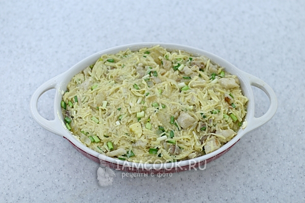 Положить картофельную массу в форму