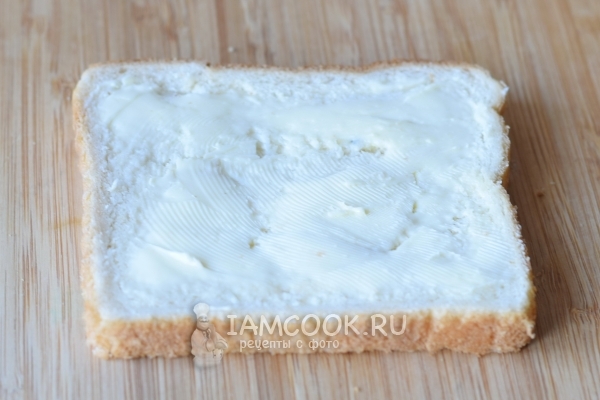 Намазать хлеб маслом
