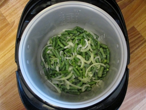 Лук с фасолью