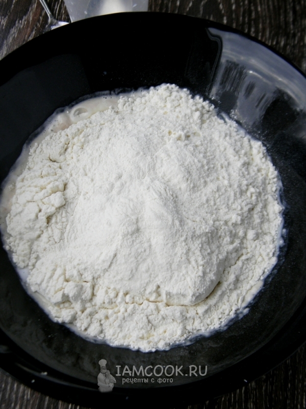 Всыпать муку