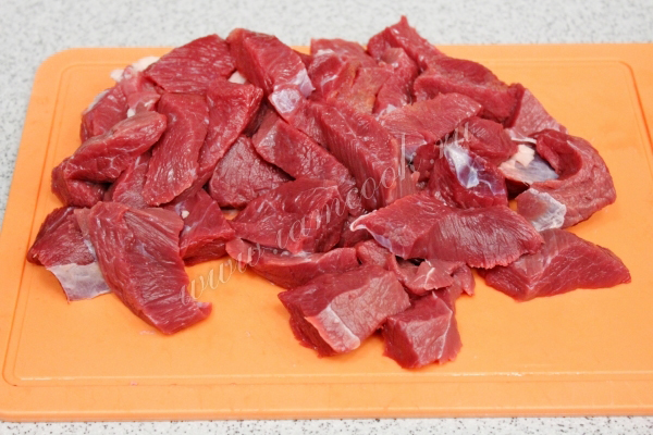 Мясо нарезать брусочками