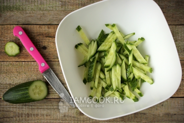 Порезать огурец