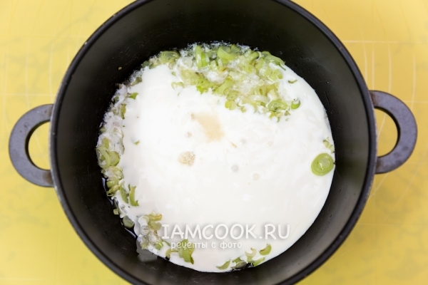 Влить вино и сливки