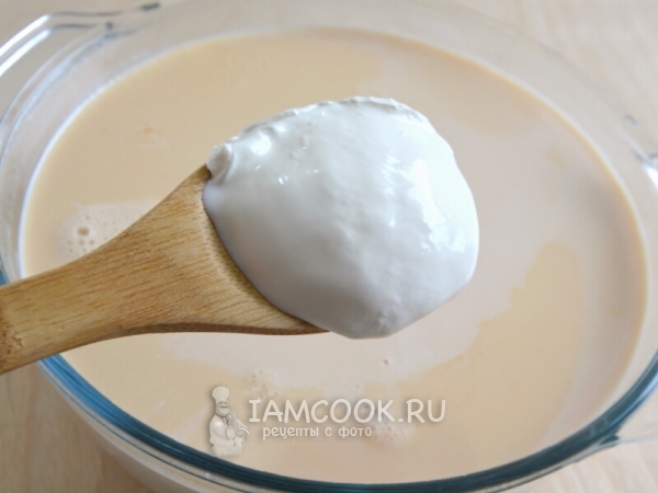 Положить сметану