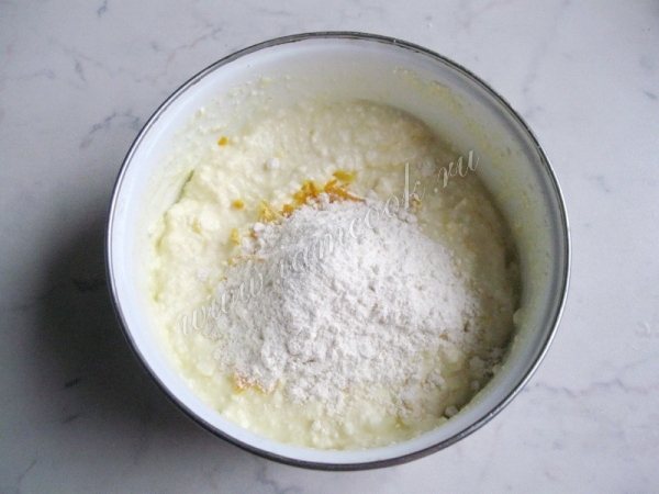 Добавить муку