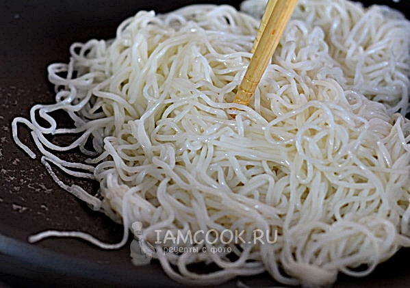Обжарить лапшу